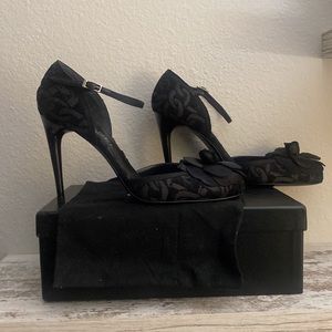 NEW nib Chanel Camellia ankle strap fabric & leather logo ankle strap heels, 40